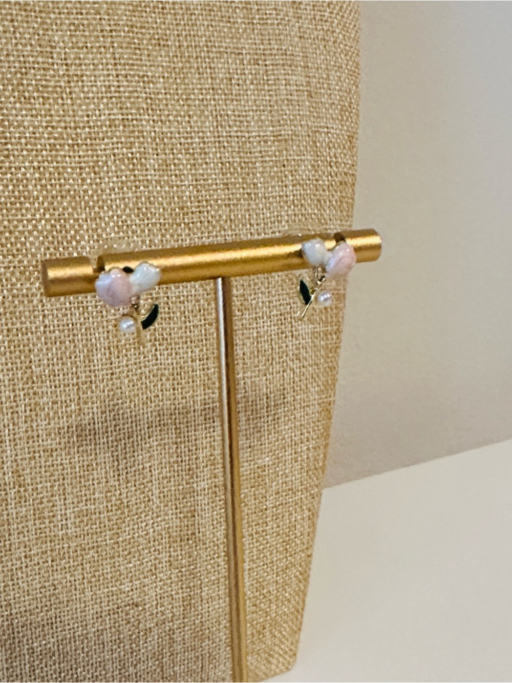 Fashion Jewelry Pink and White Enamel Flower Earrings with Pearl Drops